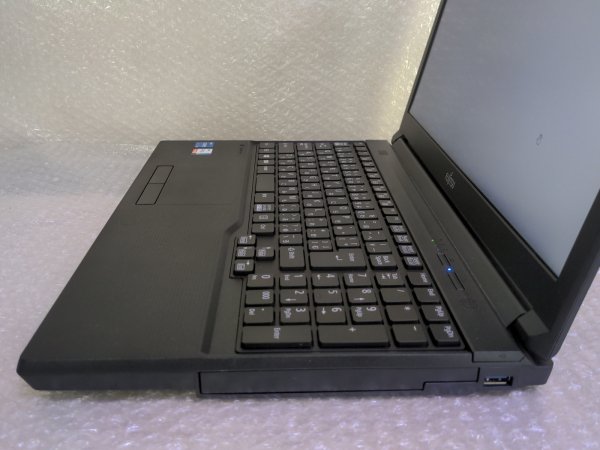 画像2: LIFEBOOK A5511/G (2)